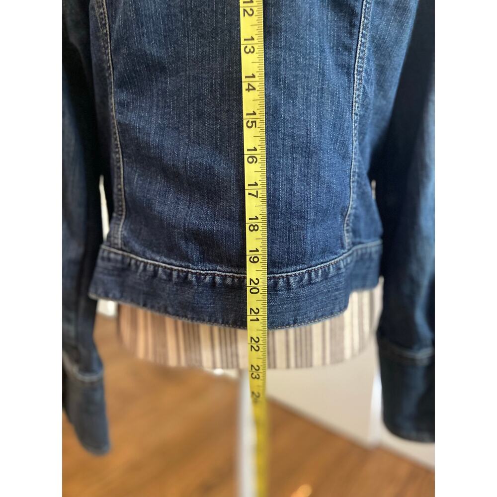 GAP blue denim jacket with 3 snap cuffs, 4 pockets and collarless styling - Picture 8 of 9